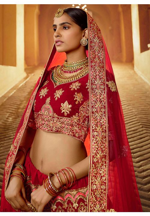 Latest 55 Heavy Bridal Lehenga Designs For Weddings (2022) - Tips and  Beauty | Indian wedding dress bridal lehenga, Indian wedding dress, Bridal  lehenga red