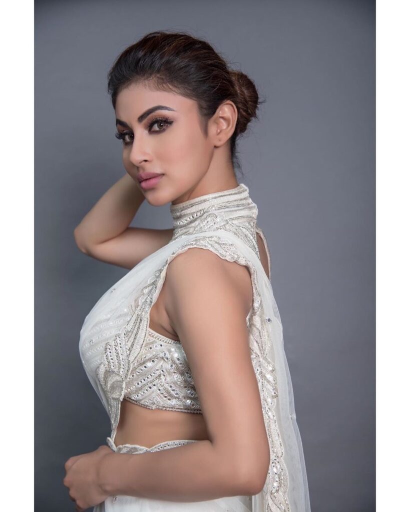 Mouni Roy is a 'sari girl forever'; these stunning pictures are proof |  Fashion News - The Indian Express