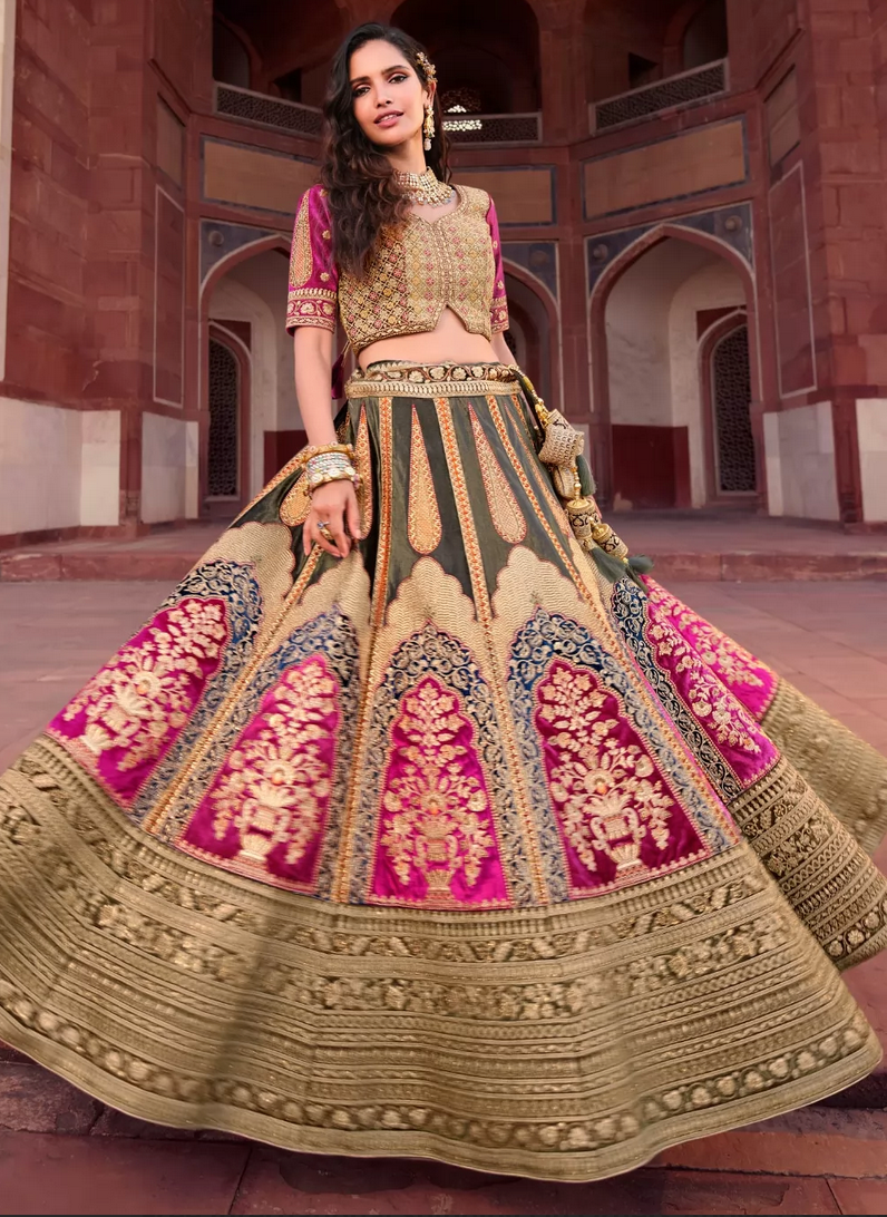 Latest 55 Heavy Bridal Lehenga Designs For Weddings (2022) - Tips and  Beauty | Indian wedding lehenga, Indian bridal wear, Bridal lehenga choli